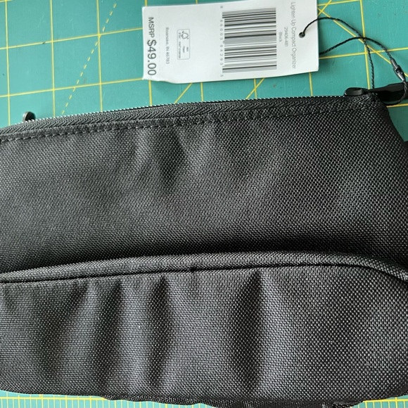 Vera Bradley Lighten Up compact organizer - Picture 2 of 5